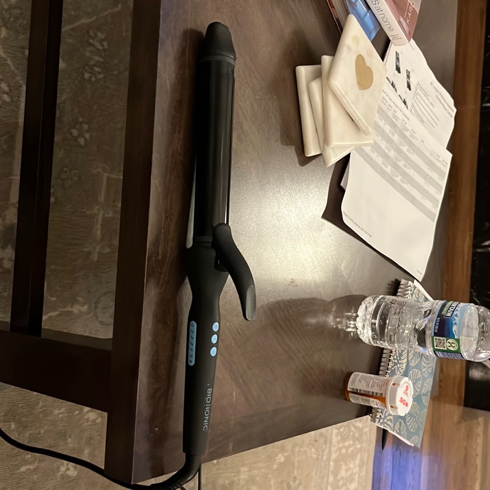 Bio ionic curling wand hardly used! Sells for $120